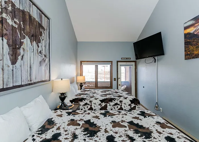 645 Silvercreek Inn Room